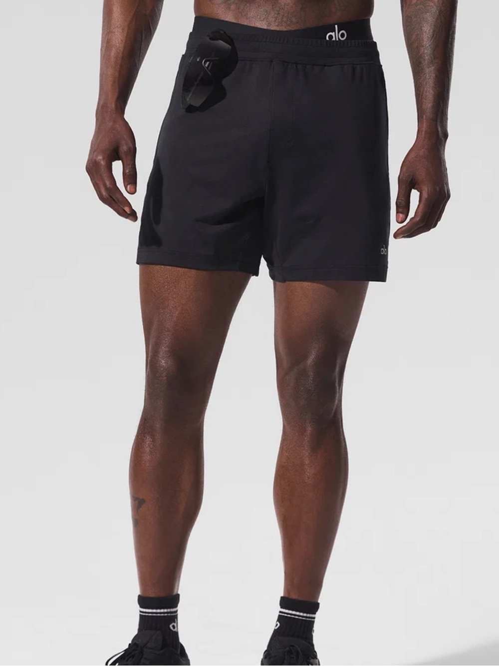 ALO Yoga Men's Black 7” Conquer React Performance Shorts